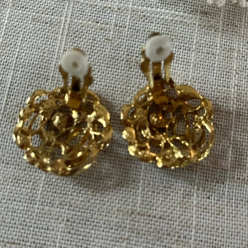 Vintage Gold tone rhinestone round Clip on Earrings …